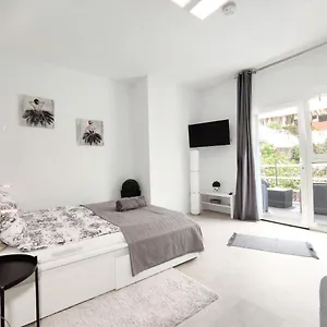 Apartment Fantastico With Balcony, Terrace, Air Conditioning And Free Parking, Ideal For Couples And Solo Travelers, Puerto de la Cruz (Tenerife)